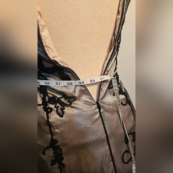 Hannah Black and Beige Dress - Picture 6 of 9